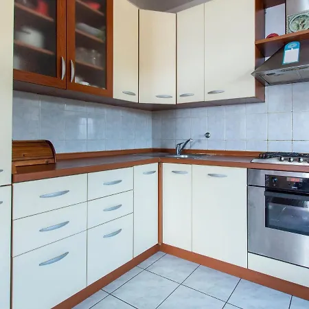 Welcoming In With Terrace Apartment