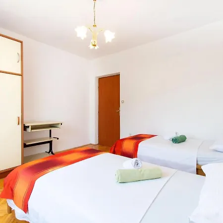 Welcoming In With Terrace Apartment *