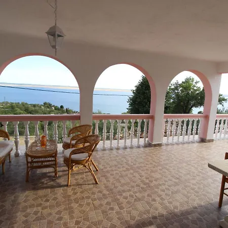 Welcoming In With Terrace Apartment *